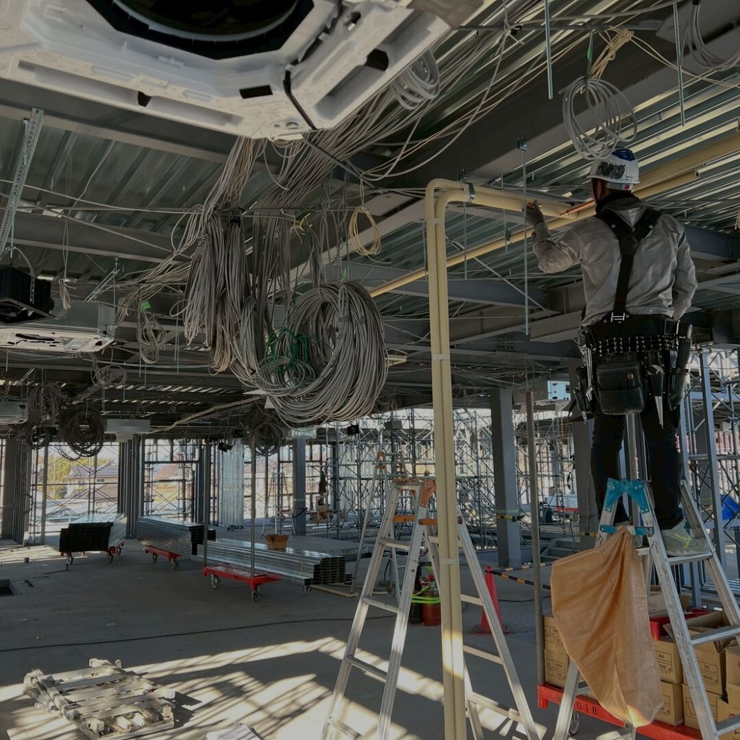 群馬県高崎市のエアコン屋「エアコニスト」。冷えない・水漏れ・異音から取付/撤去/引越し移設まで最短当日。養生・真空引き・試運転を実施。作業前に金額確定、追加条件は事前説明。LINE写真見積OK、工事保証。