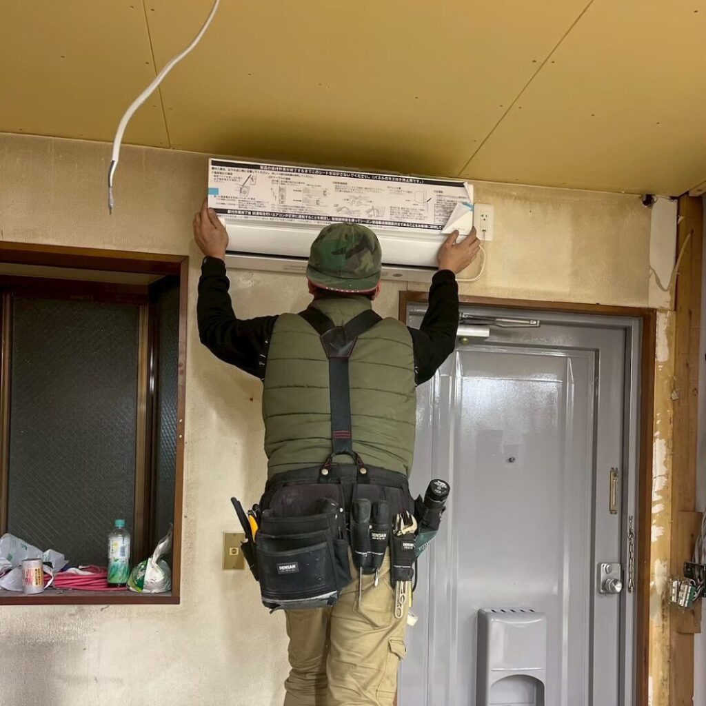 群馬県高崎市のエアコン屋「エアコニスト」。冷えない・水漏れ・異音から取付/撤去/引越し移設まで最短当日。養生・真空引き・試運転を実施。作業前に金額確定、追加条件は事前説明。LINE写真見積OK、工事保証。